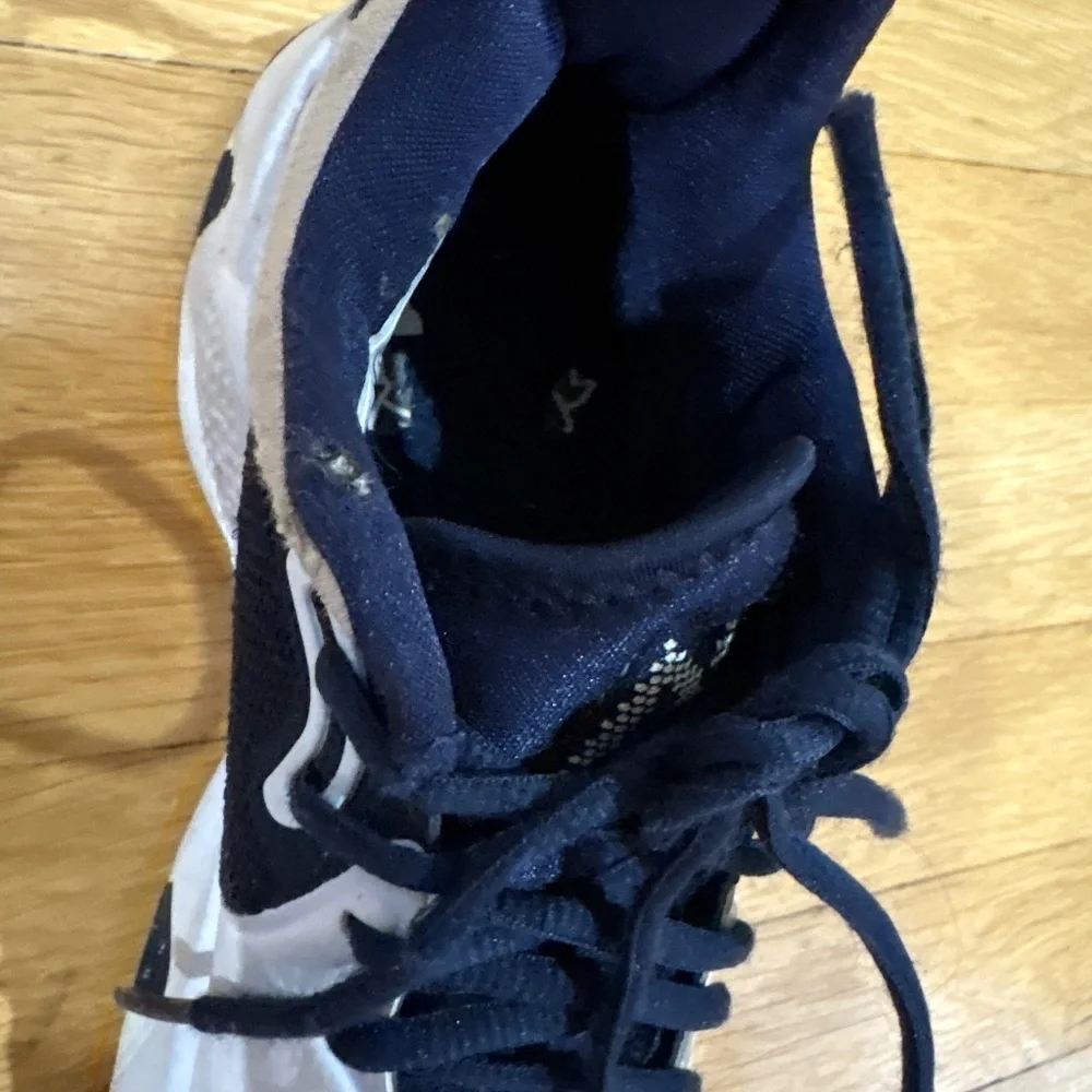 Boys Nike Paul George Shoes Sneakers Size 4.5 worn a few times - Picture 4 of 4